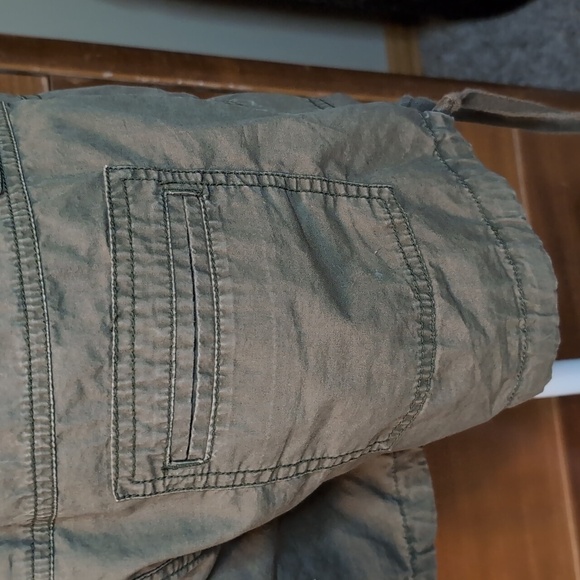 Old Navy Army GREEN Khaki Shorts Sits below Waist SZ8 - Picture 8 of 11